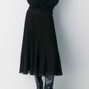 Aritzia Black Pleated Midi Skirt